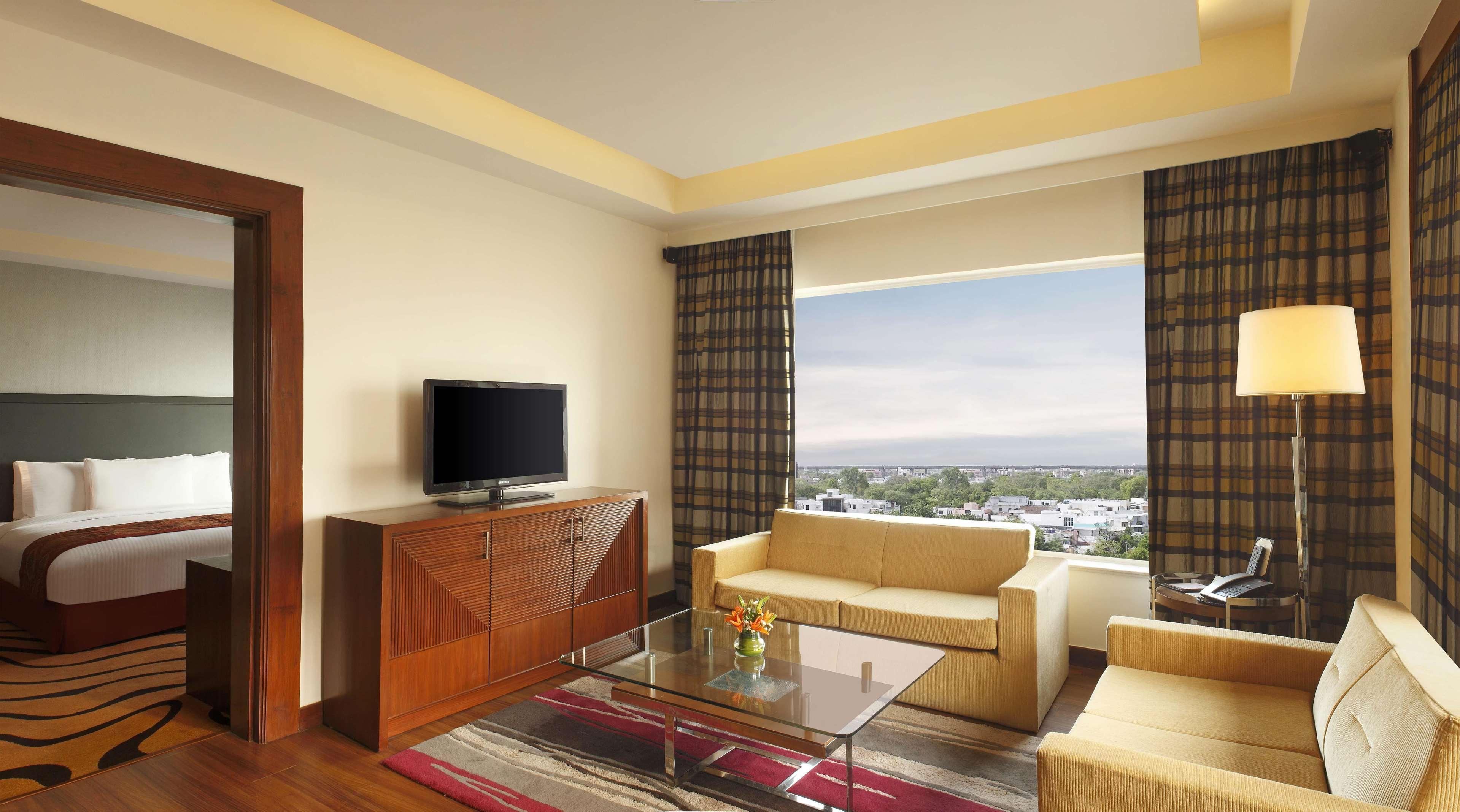 Doubletree By Hilton Gurgaon New Delhi Ncr Hotell Exteriör bild