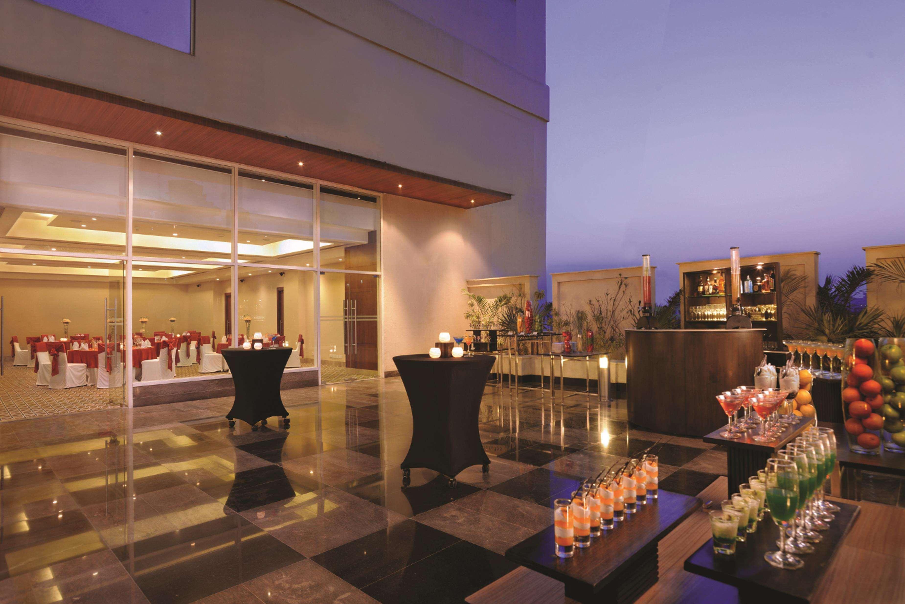 Doubletree By Hilton Gurgaon New Delhi Ncr Hotell Exteriör bild