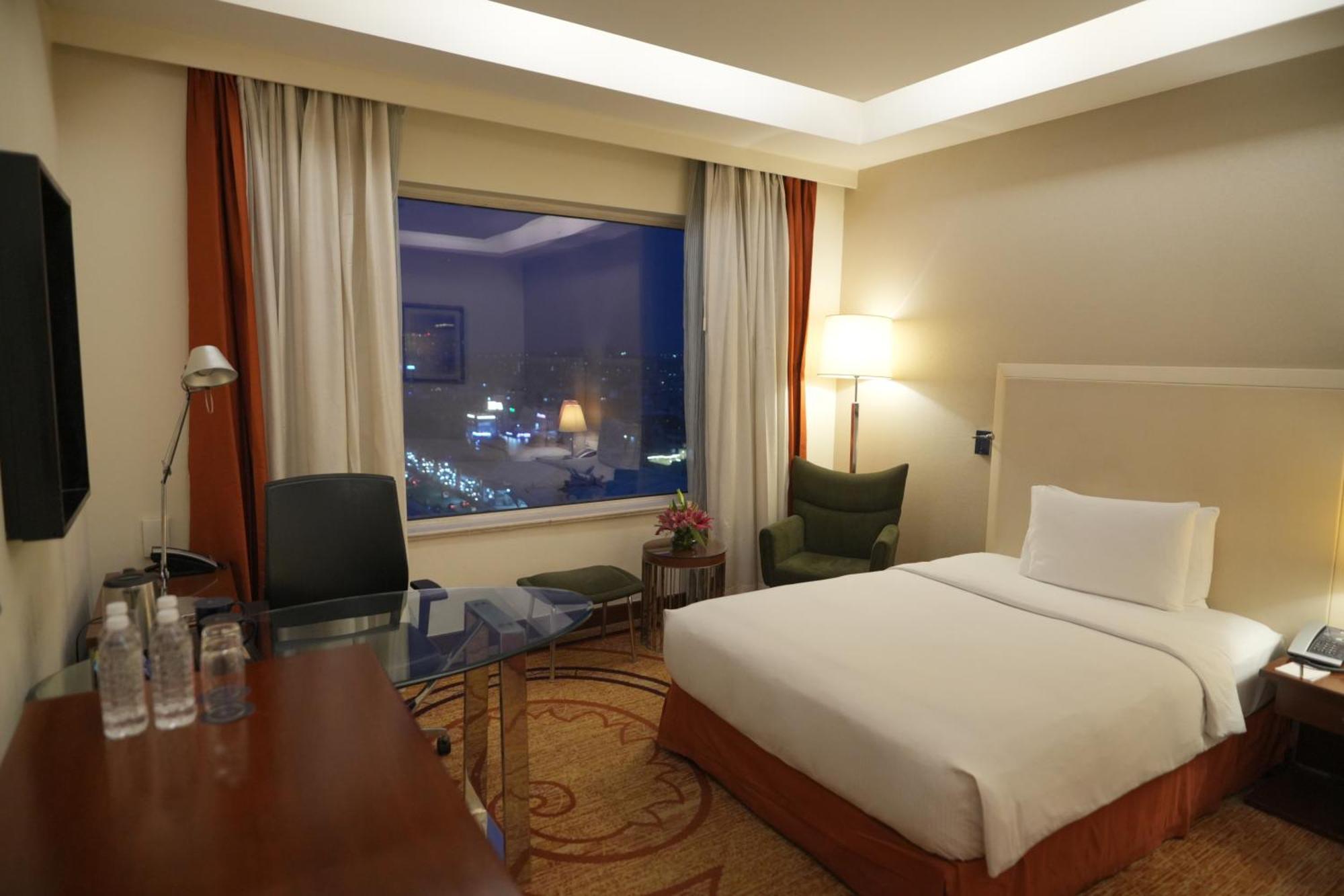 Doubletree By Hilton Gurgaon New Delhi Ncr Hotell Exteriör bild