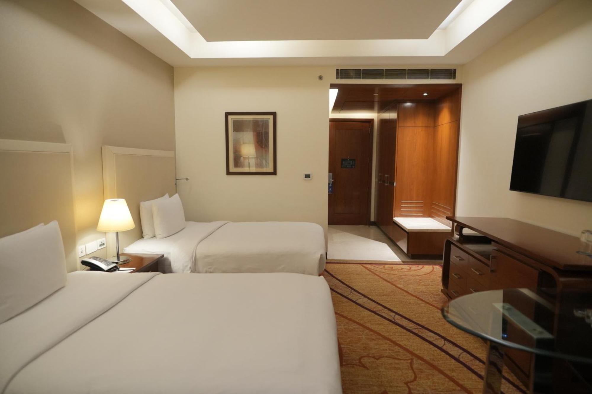 Doubletree By Hilton Gurgaon New Delhi Ncr Hotell Exteriör bild