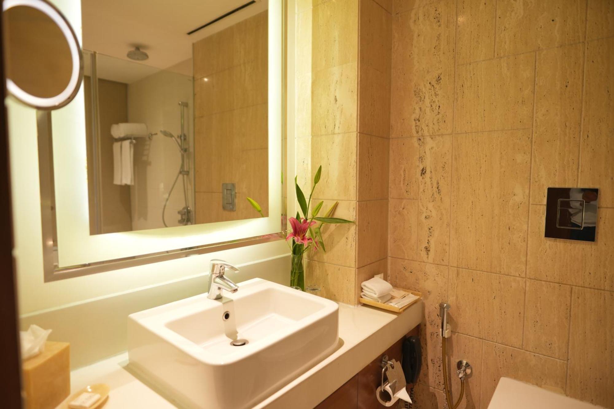 Doubletree By Hilton Gurgaon New Delhi Ncr Hotell Exteriör bild